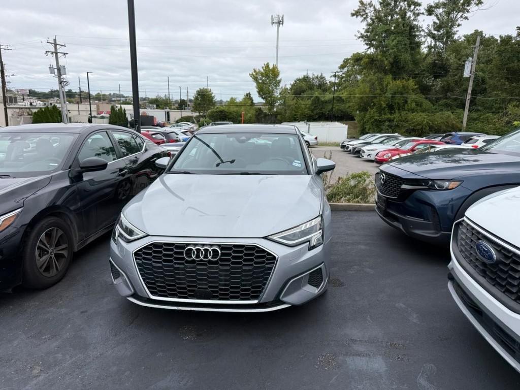 Audi A3 Vehicle Full-screen Gallery Image 04