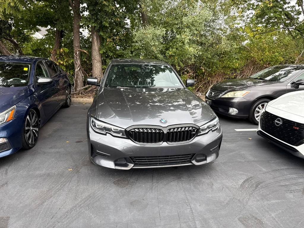 BMW 3 Series Vehicle Full-screen Gallery Image 07