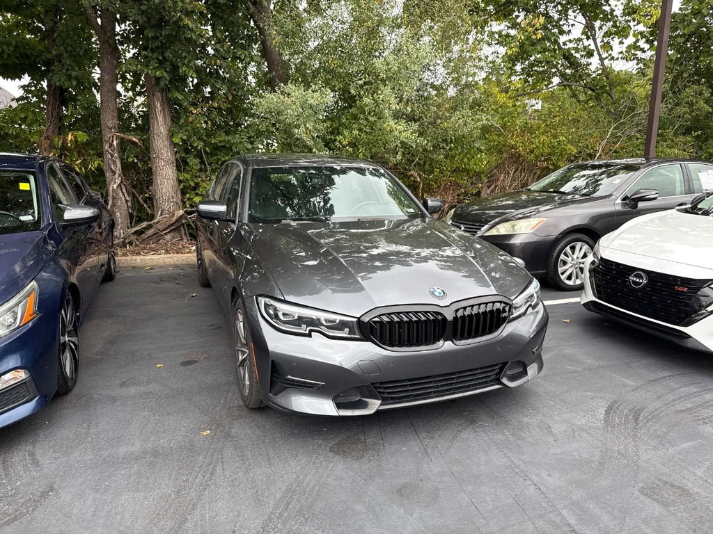 BMW 3 Series Vehicle Full-screen Gallery Image 10