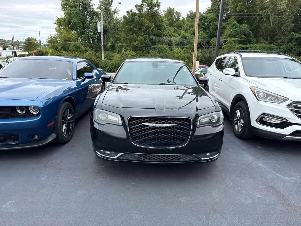 Chrysler 300 Vehicle Full-screen Gallery Image 06