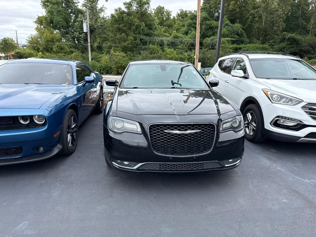 Chrysler 300 Vehicle Full-screen Gallery Image 07