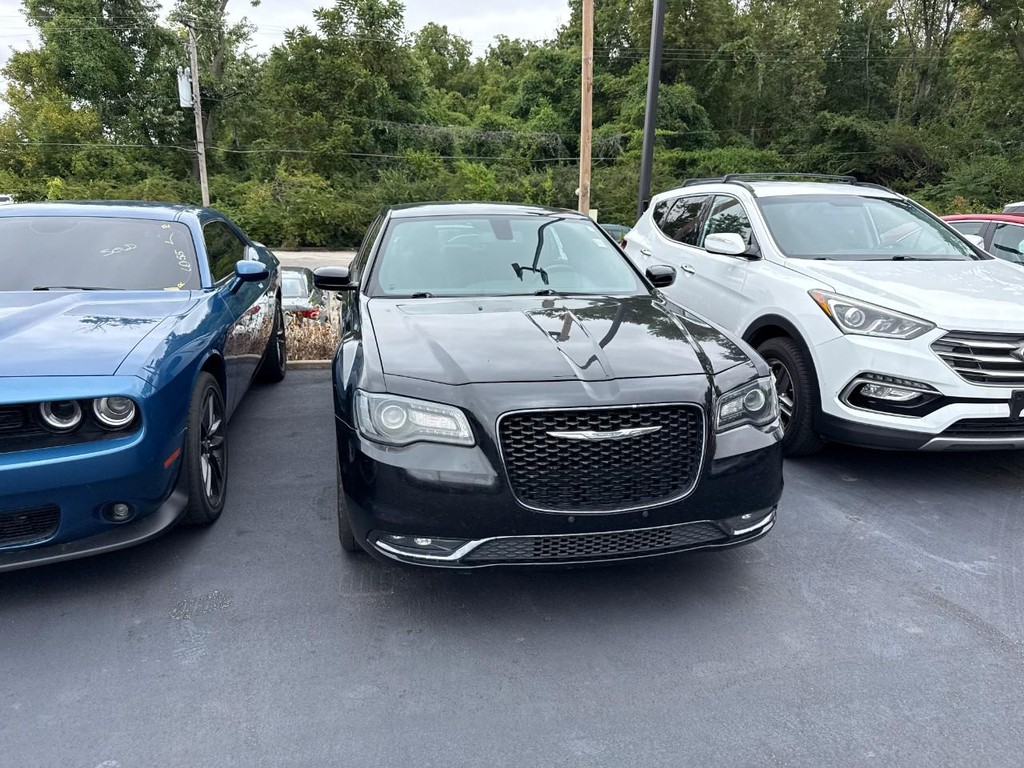 Chrysler 300 Vehicle Full-screen Gallery Image 08