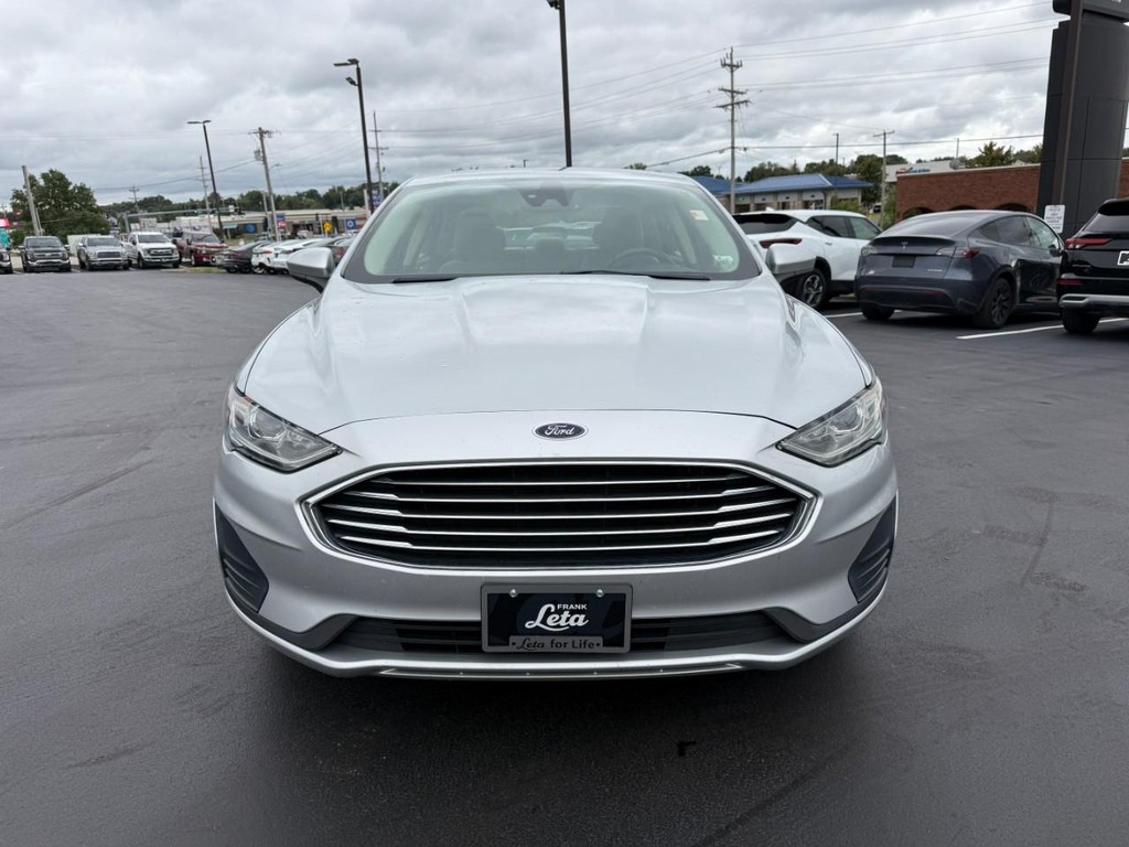 Ford Fusion Vehicle Full-screen Gallery Image 09