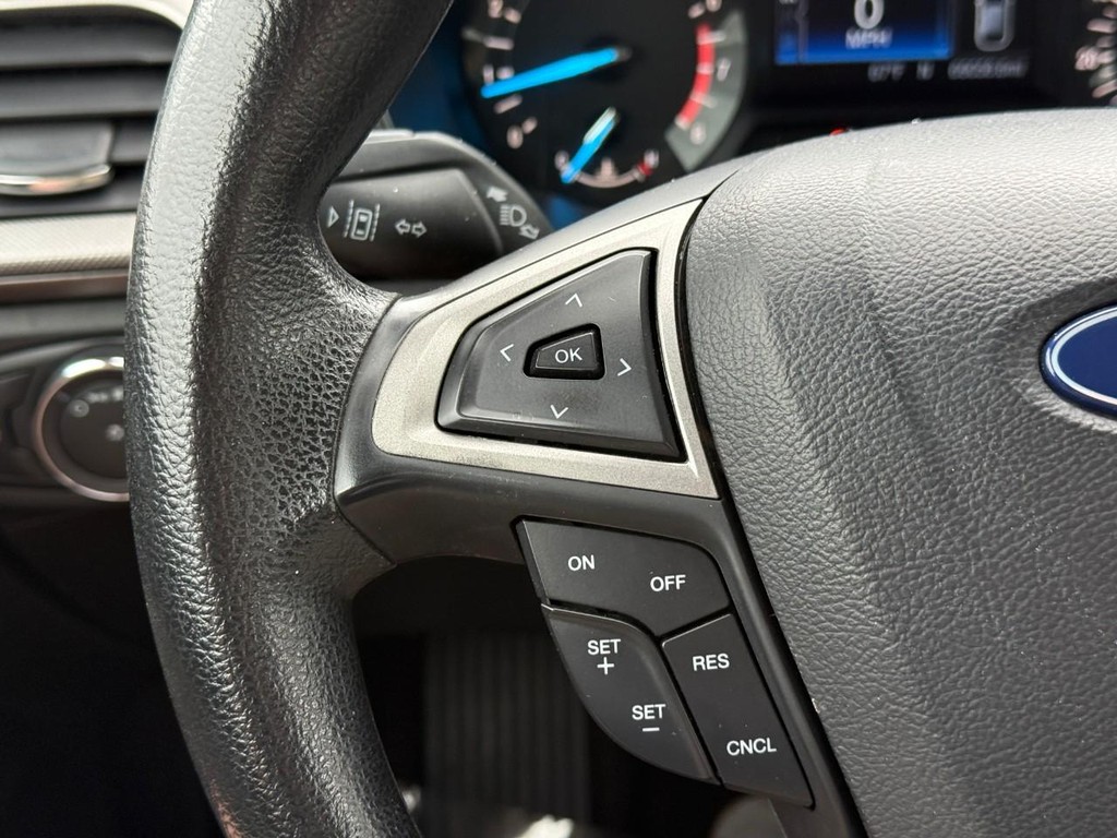 Ford Fusion Vehicle Full-screen Gallery Image 20