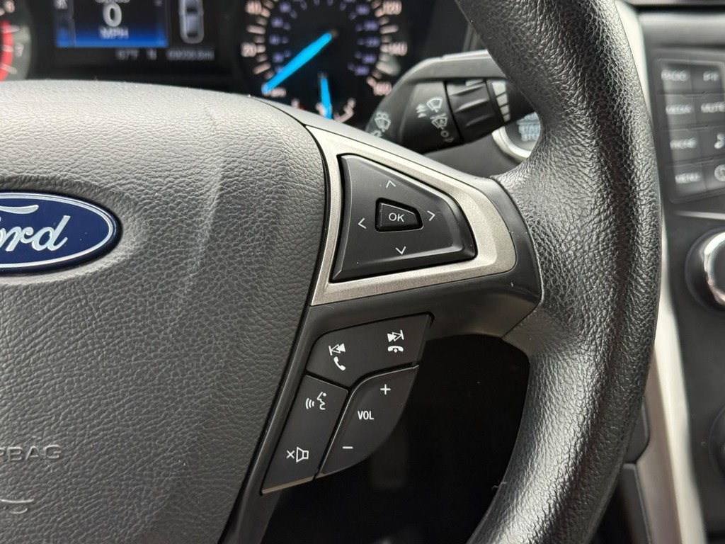 Ford Fusion Vehicle Full-screen Gallery Image 21