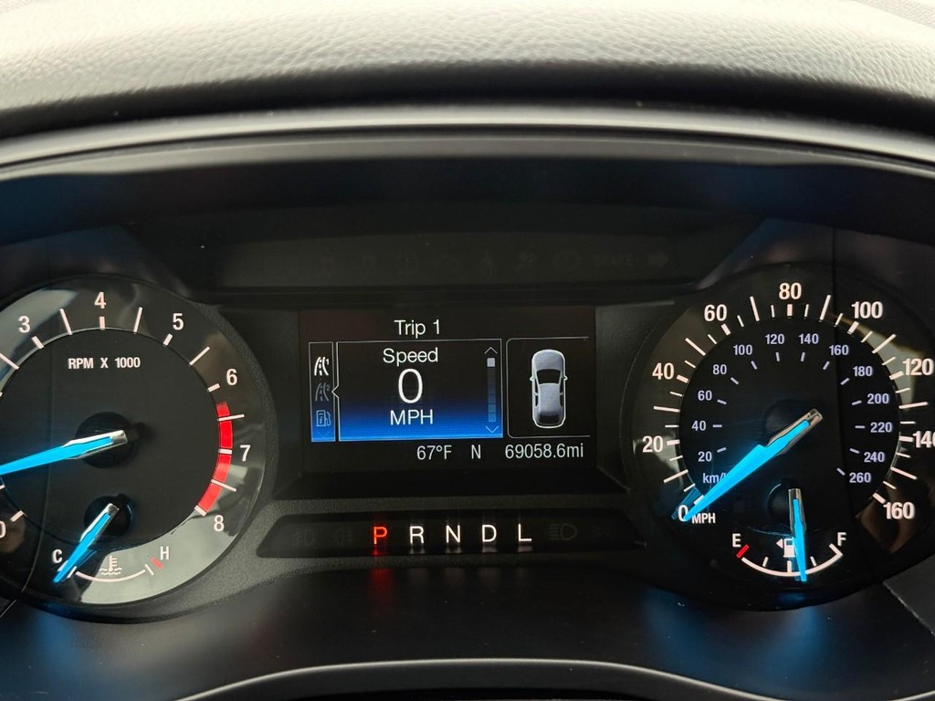 Ford Fusion Vehicle Full-screen Gallery Image 22