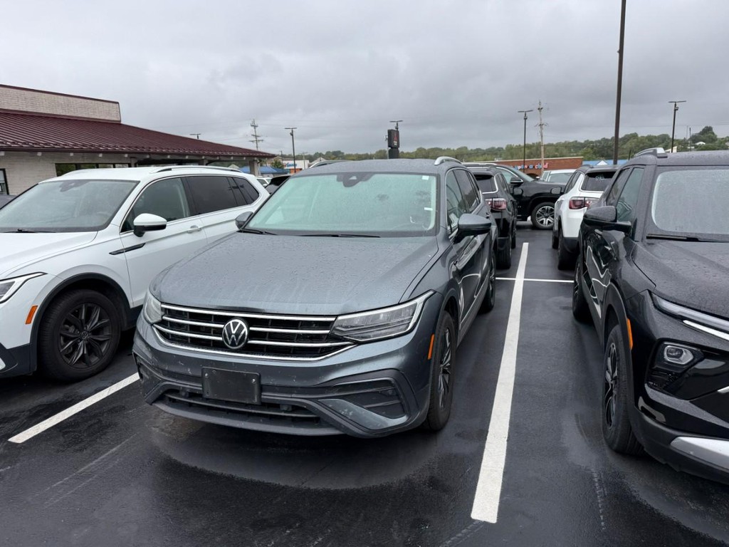 Volkswagen Tiguan Vehicle Full-screen Gallery Image 02