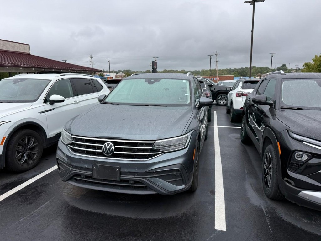 Volkswagen Tiguan Vehicle Full-screen Gallery Image 03