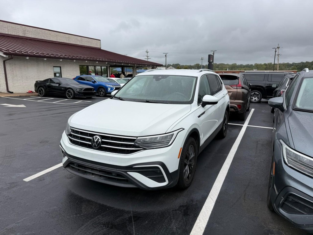Volkswagen Tiguan Vehicle Full-screen Gallery Image 02