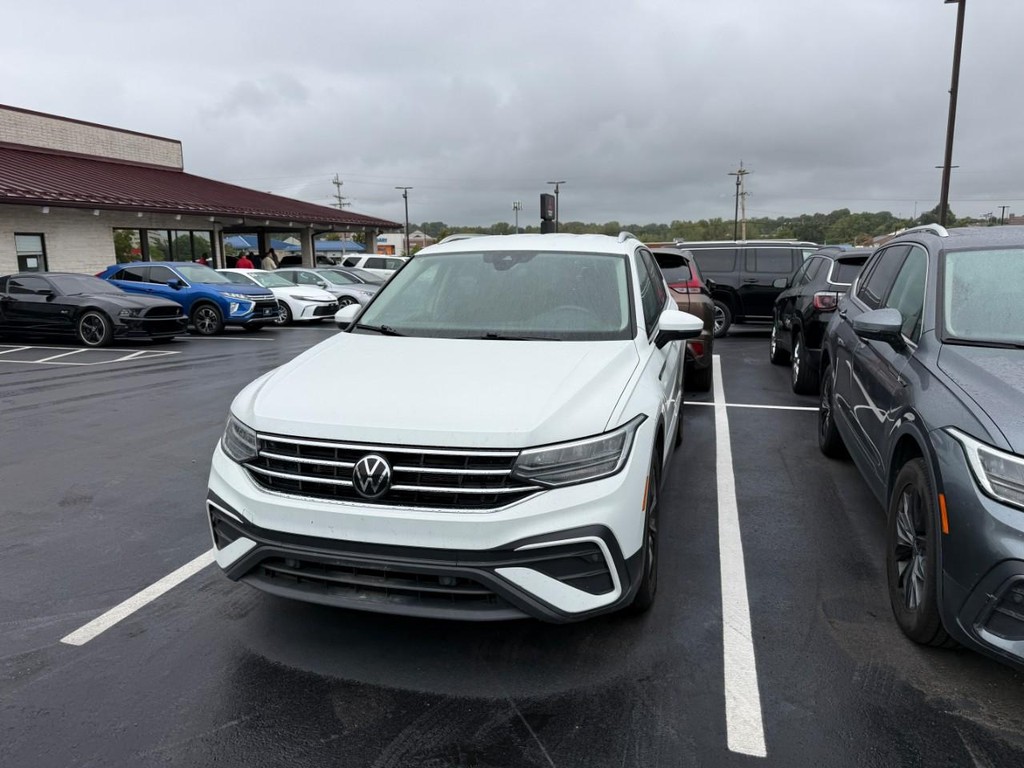 Volkswagen Tiguan Vehicle Full-screen Gallery Image 03