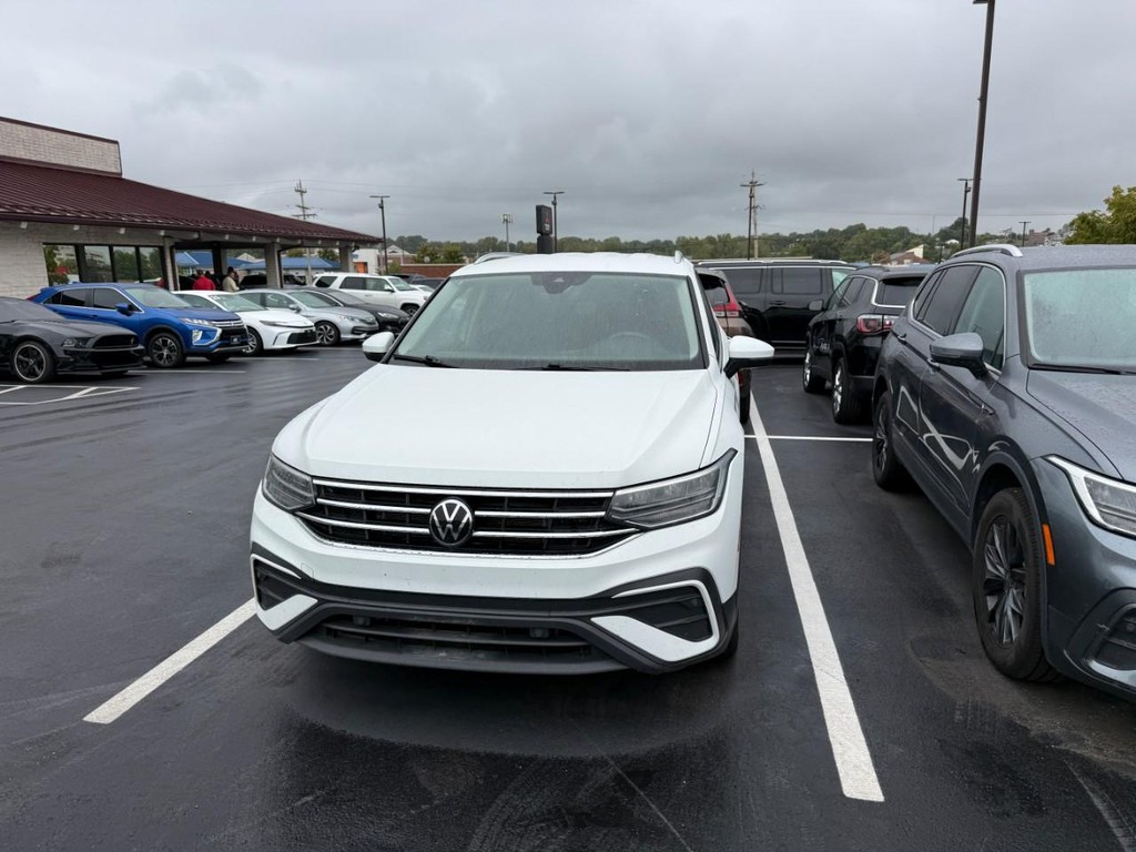 Volkswagen Tiguan Vehicle Full-screen Gallery Image 04