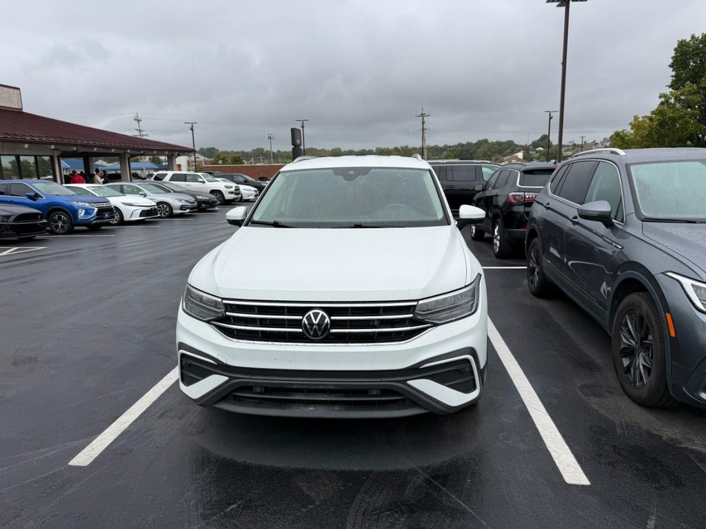 Volkswagen Tiguan Vehicle Full-screen Gallery Image 05