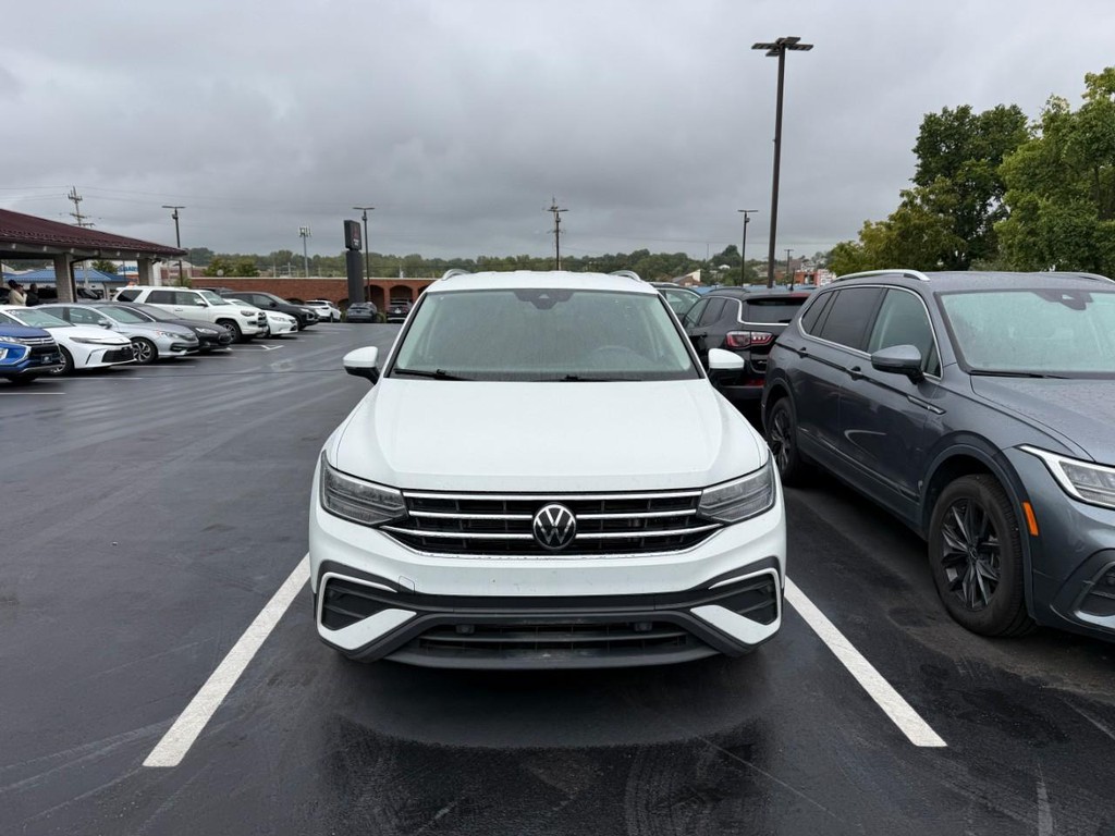 Volkswagen Tiguan Vehicle Full-screen Gallery Image 06