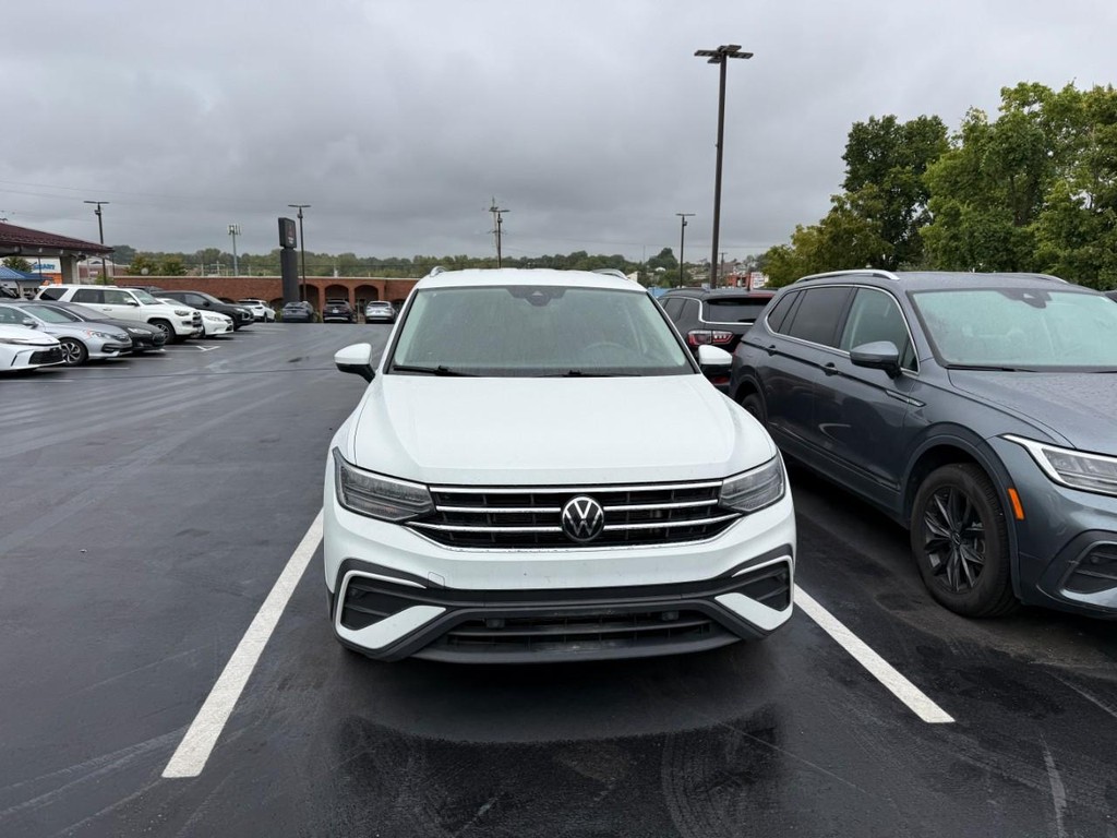 Volkswagen Tiguan Vehicle Full-screen Gallery Image 07