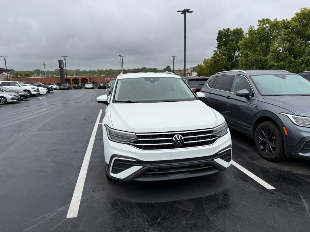 Volkswagen Tiguan Vehicle Full-screen Gallery Image 08