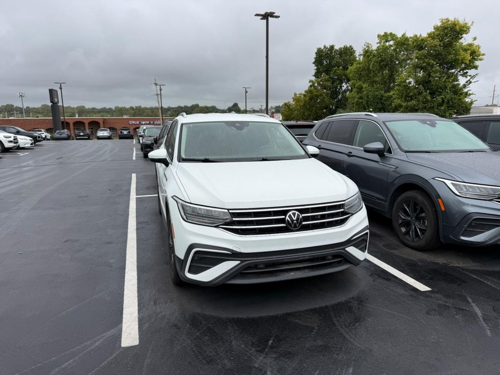 Volkswagen Tiguan Vehicle Full-screen Gallery Image 09