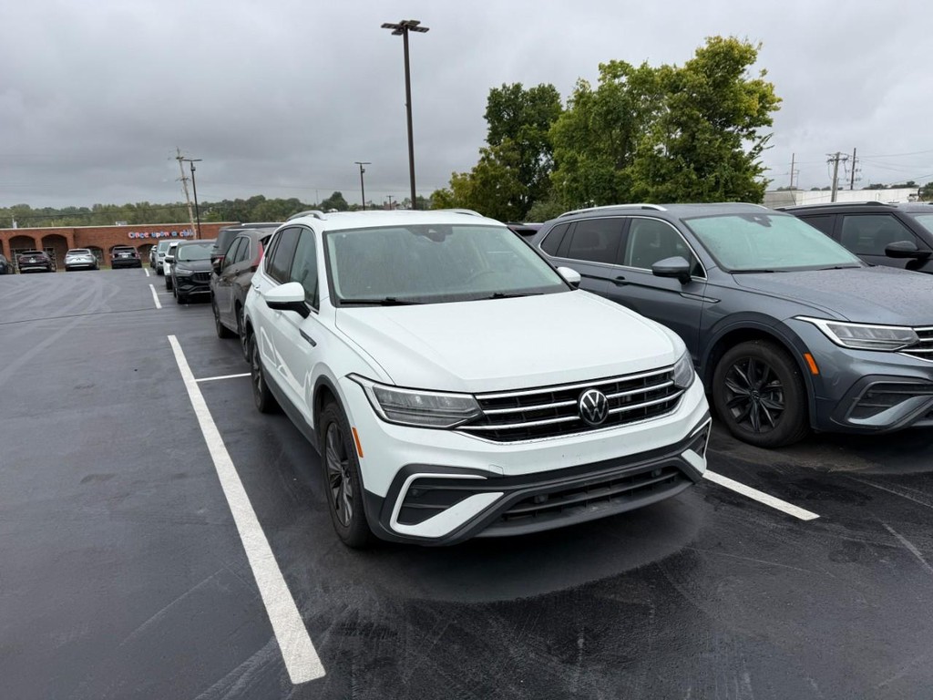 Volkswagen Tiguan Vehicle Full-screen Gallery Image 10