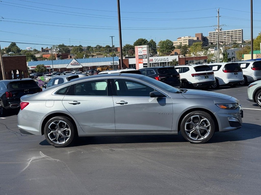 Chevrolet Malibu Vehicle Full-screen Gallery Image 02
