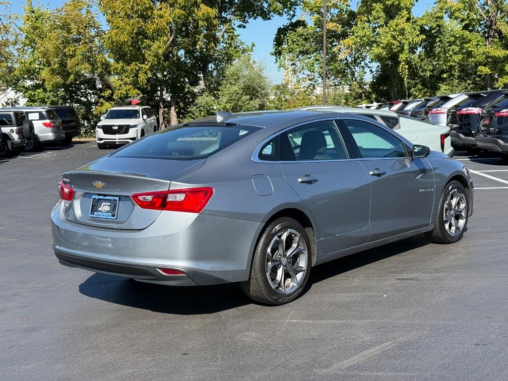 Chevrolet Malibu Vehicle Full-screen Gallery Image 03
