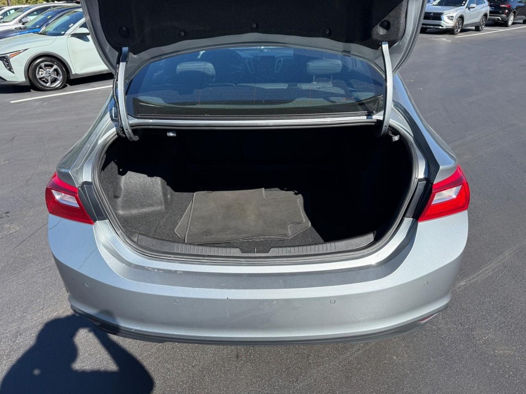 Chevrolet Malibu Vehicle Full-screen Gallery Image 06