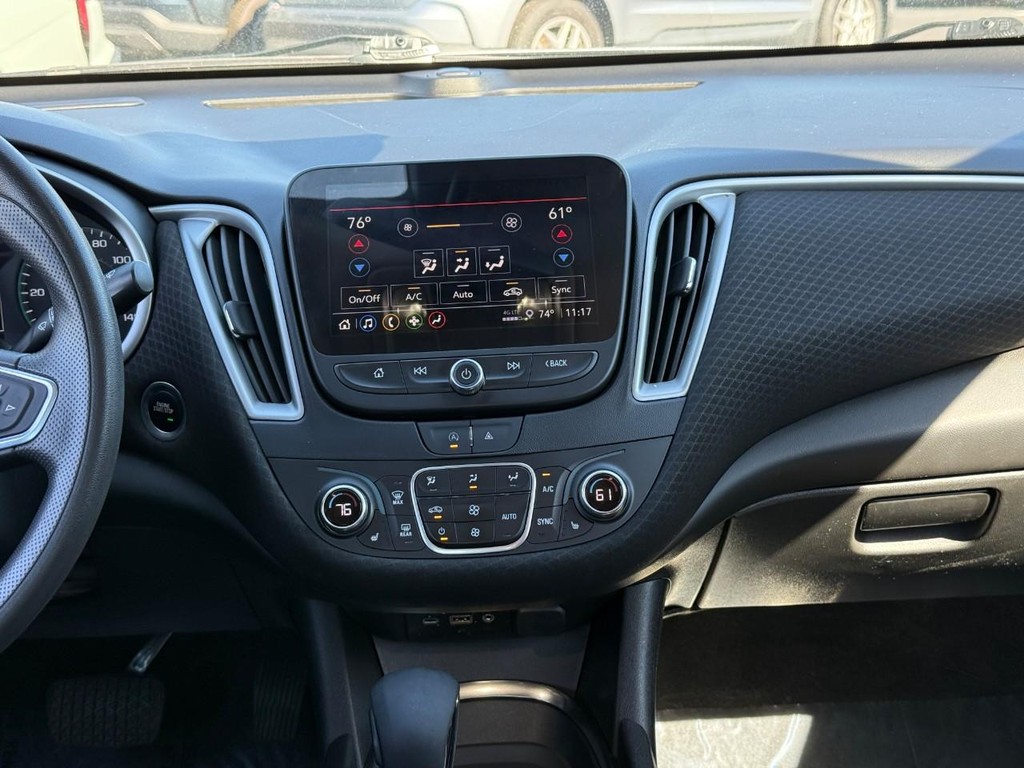 Chevrolet Malibu Vehicle Full-screen Gallery Image 13