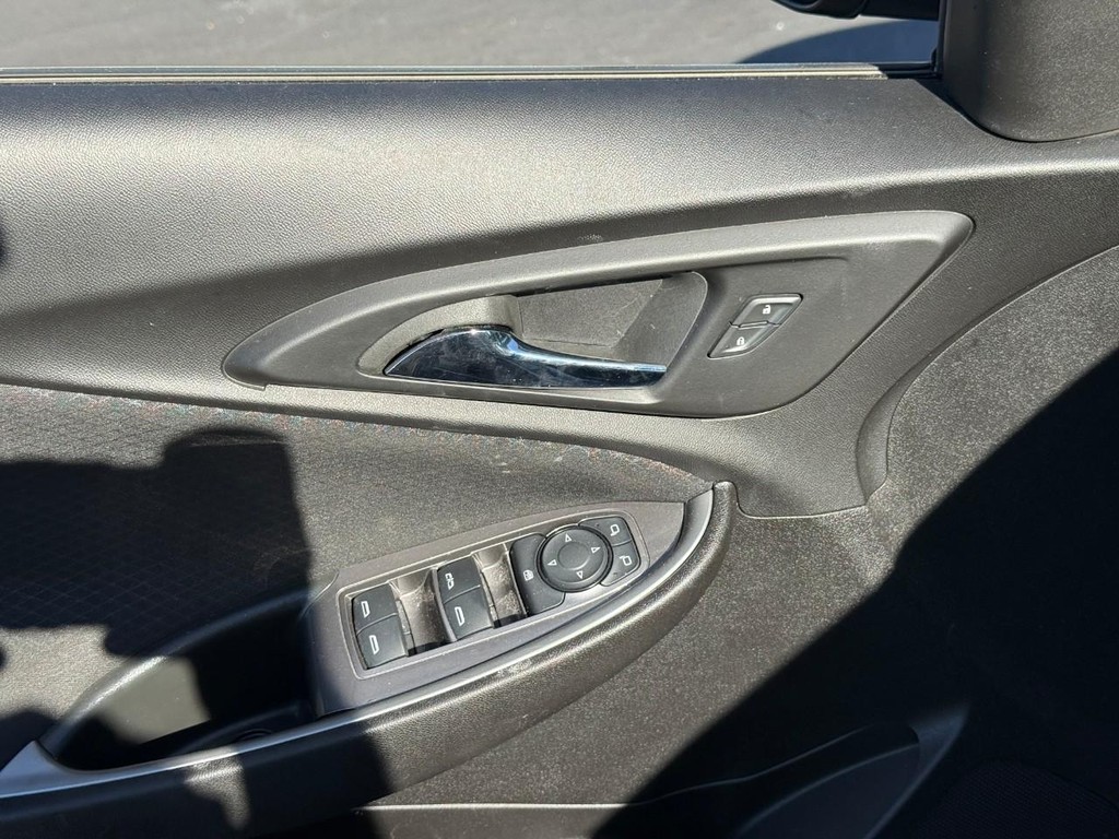 Chevrolet Malibu Vehicle Full-screen Gallery Image 16