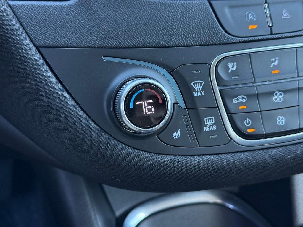 Chevrolet Malibu Vehicle Full-screen Gallery Image 22