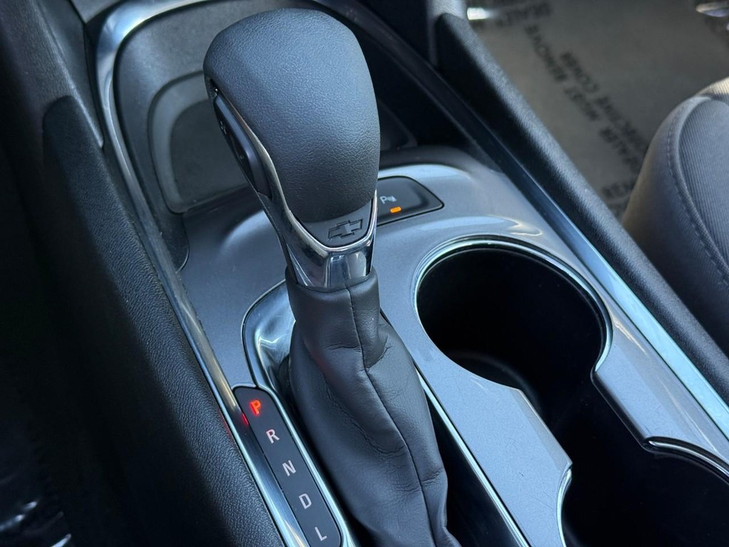 Chevrolet Malibu Vehicle Full-screen Gallery Image 23
