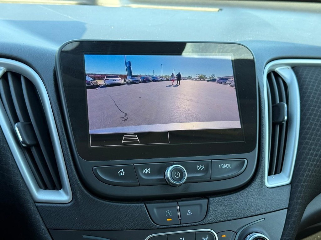 Chevrolet Malibu Vehicle Full-screen Gallery Image 24