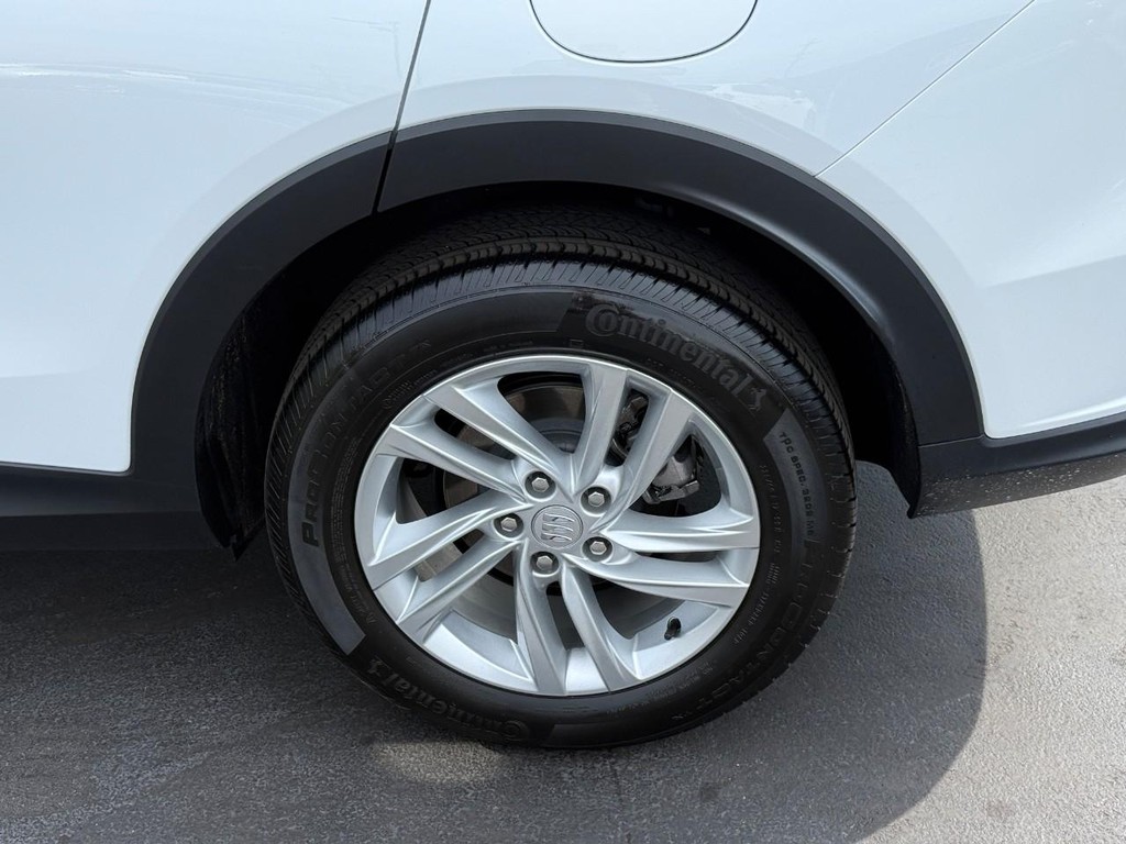 Buick Envista Vehicle Full-screen Gallery Image 05