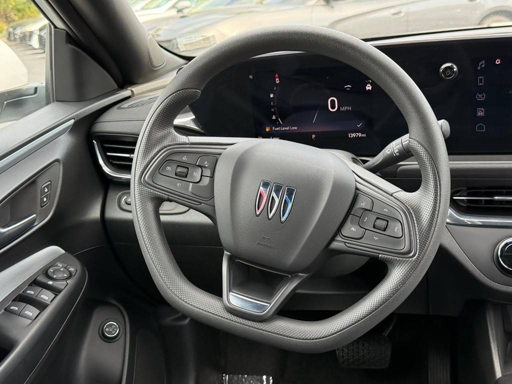 Buick Envista Vehicle Full-screen Gallery Image 12
