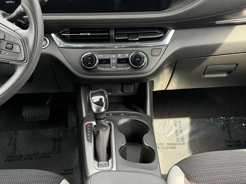 Buick Envista Vehicle Full-screen Gallery Image 14