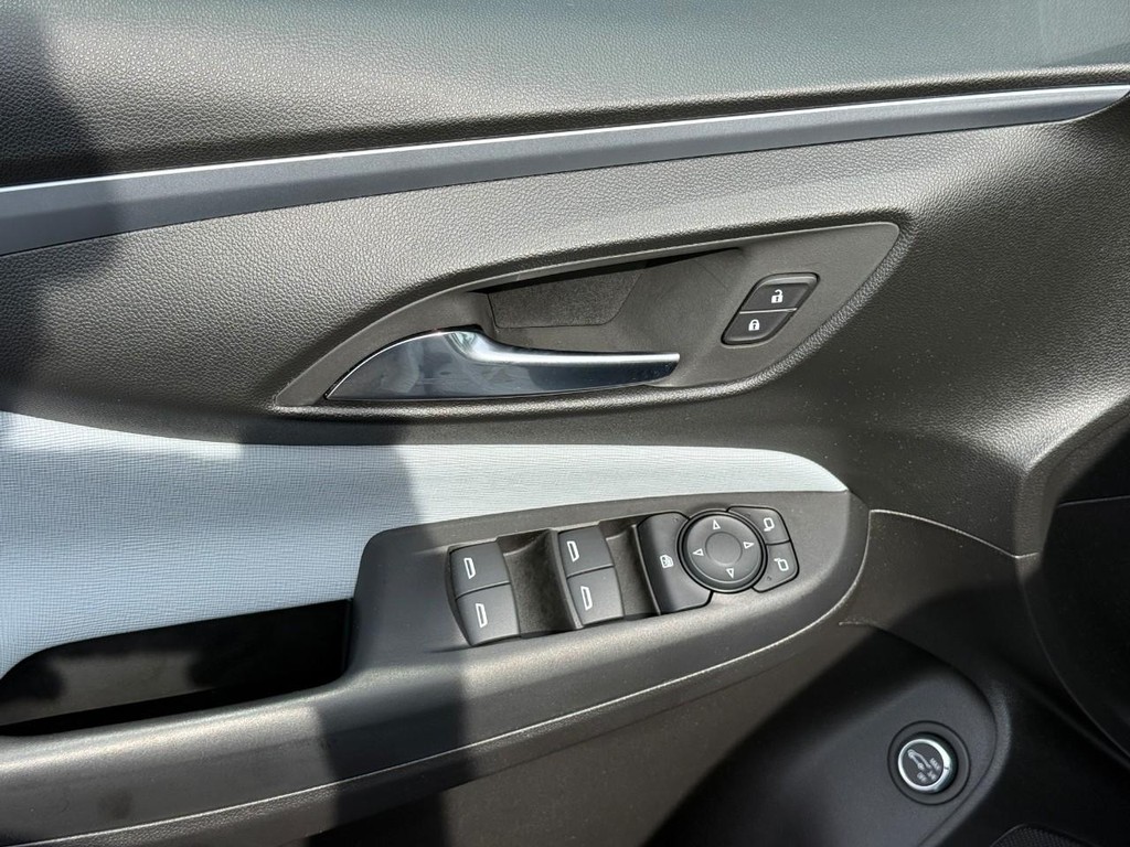 Buick Envista Vehicle Full-screen Gallery Image 15