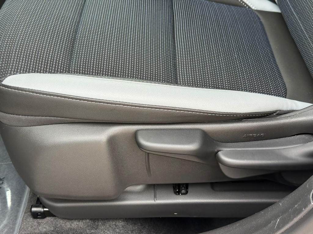 Buick Envista Vehicle Full-screen Gallery Image 17