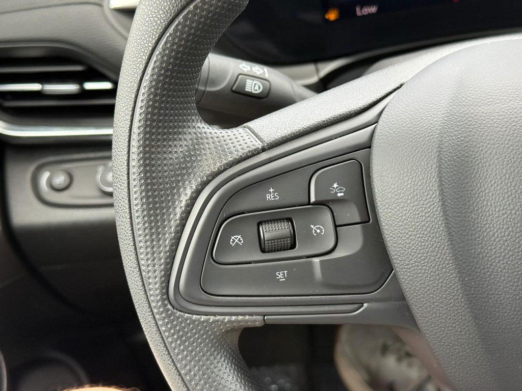 Buick Envista Vehicle Full-screen Gallery Image 18