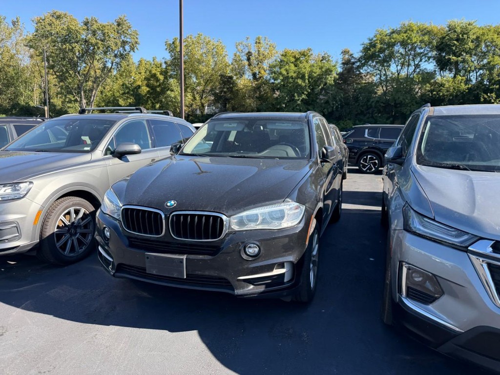 BMW X5 Vehicle Full-screen Gallery Image 02