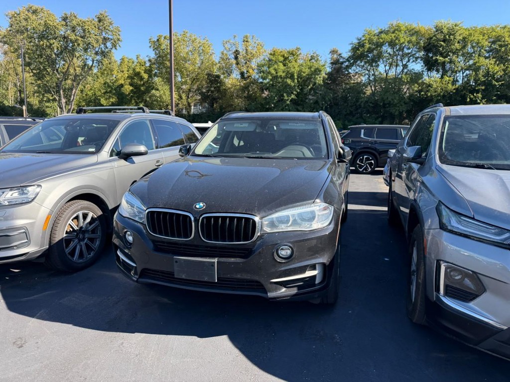 BMW X5 Vehicle Full-screen Gallery Image 03