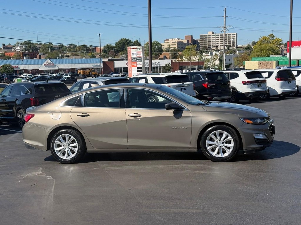 Chevrolet Malibu Vehicle Full-screen Gallery Image 02