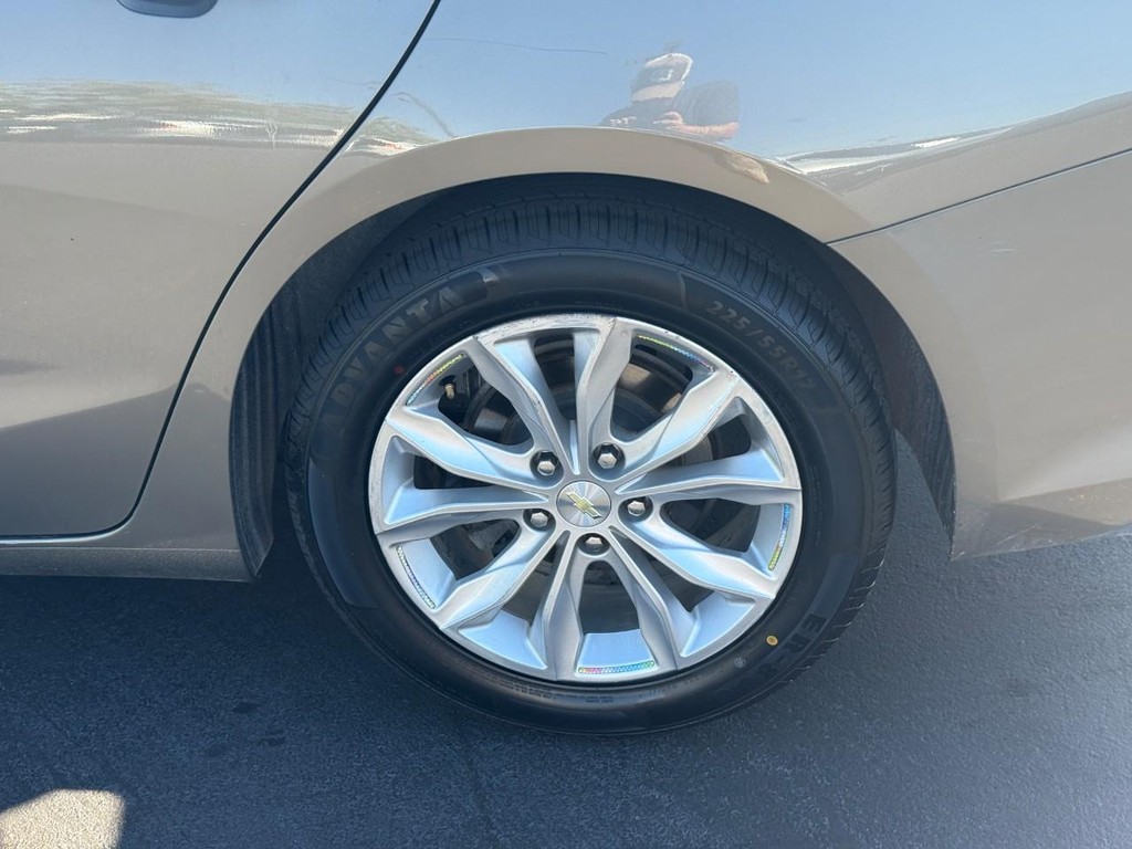 Chevrolet Malibu Vehicle Full-screen Gallery Image 05