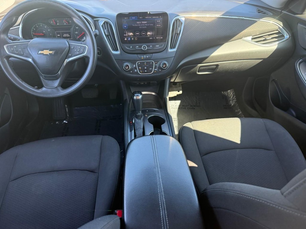 Chevrolet Malibu Vehicle Full-screen Gallery Image 11