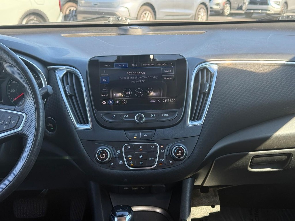 Chevrolet Malibu Vehicle Full-screen Gallery Image 13