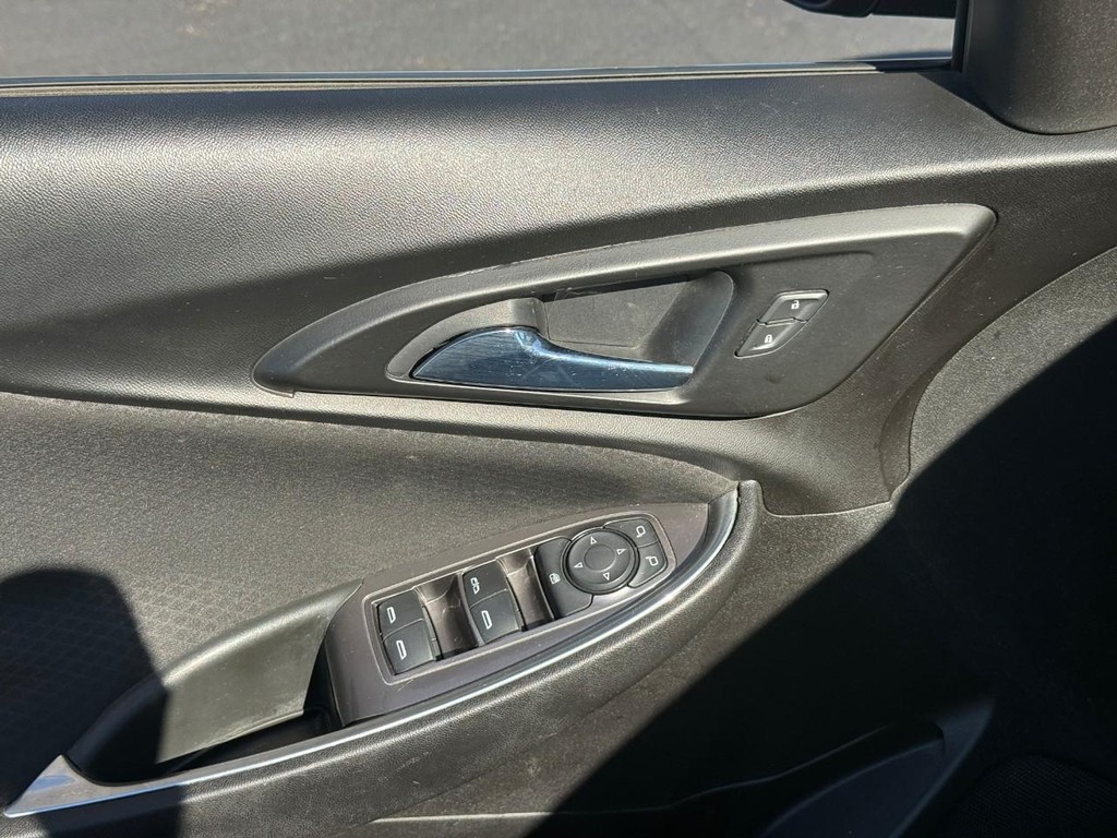 Chevrolet Malibu Vehicle Full-screen Gallery Image 16