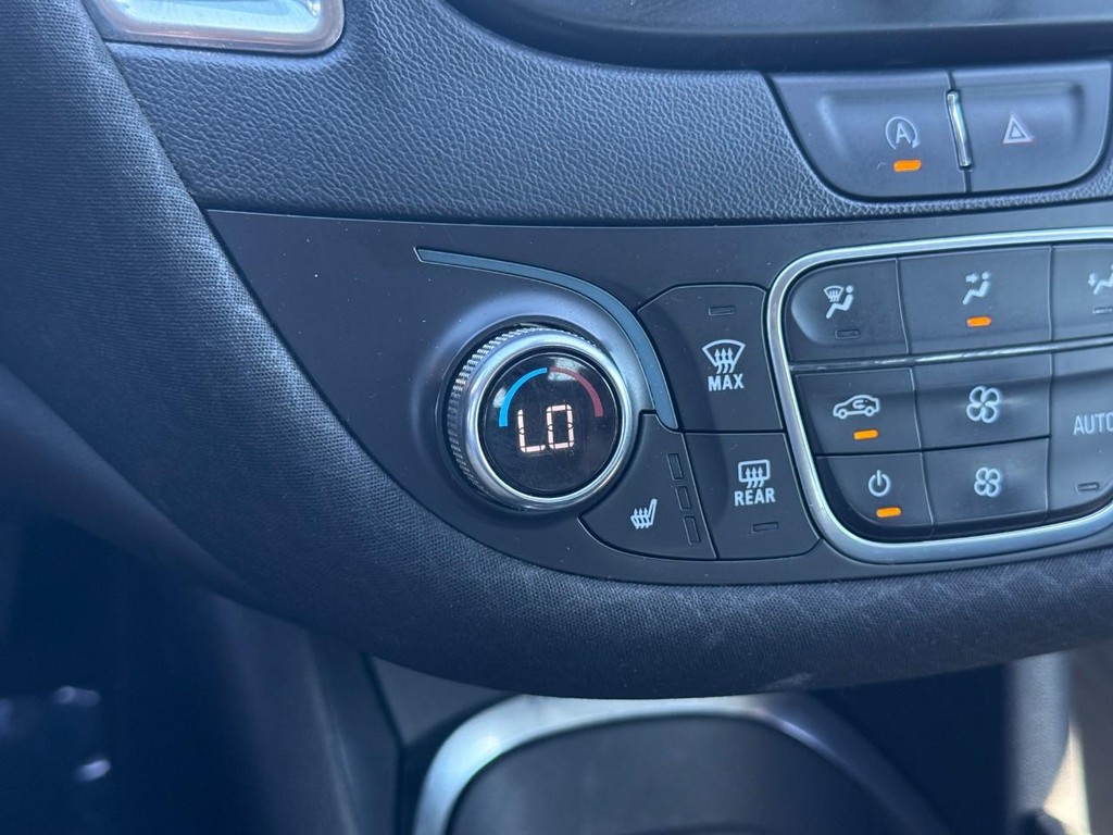 Chevrolet Malibu Vehicle Full-screen Gallery Image 21