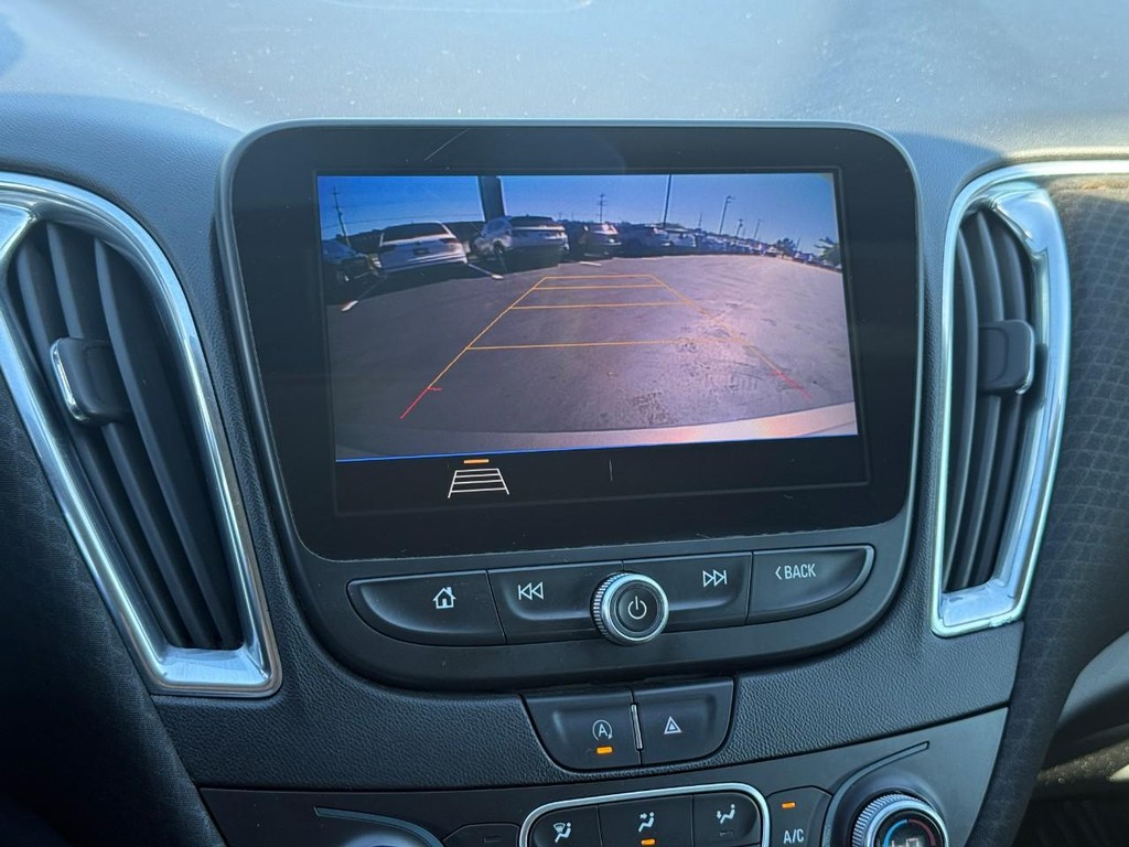 Chevrolet Malibu Vehicle Full-screen Gallery Image 22