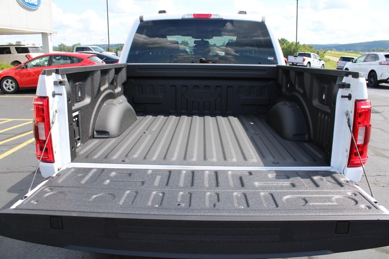 2022 Oxford White Ford F-150 XLT 4X4 Truck