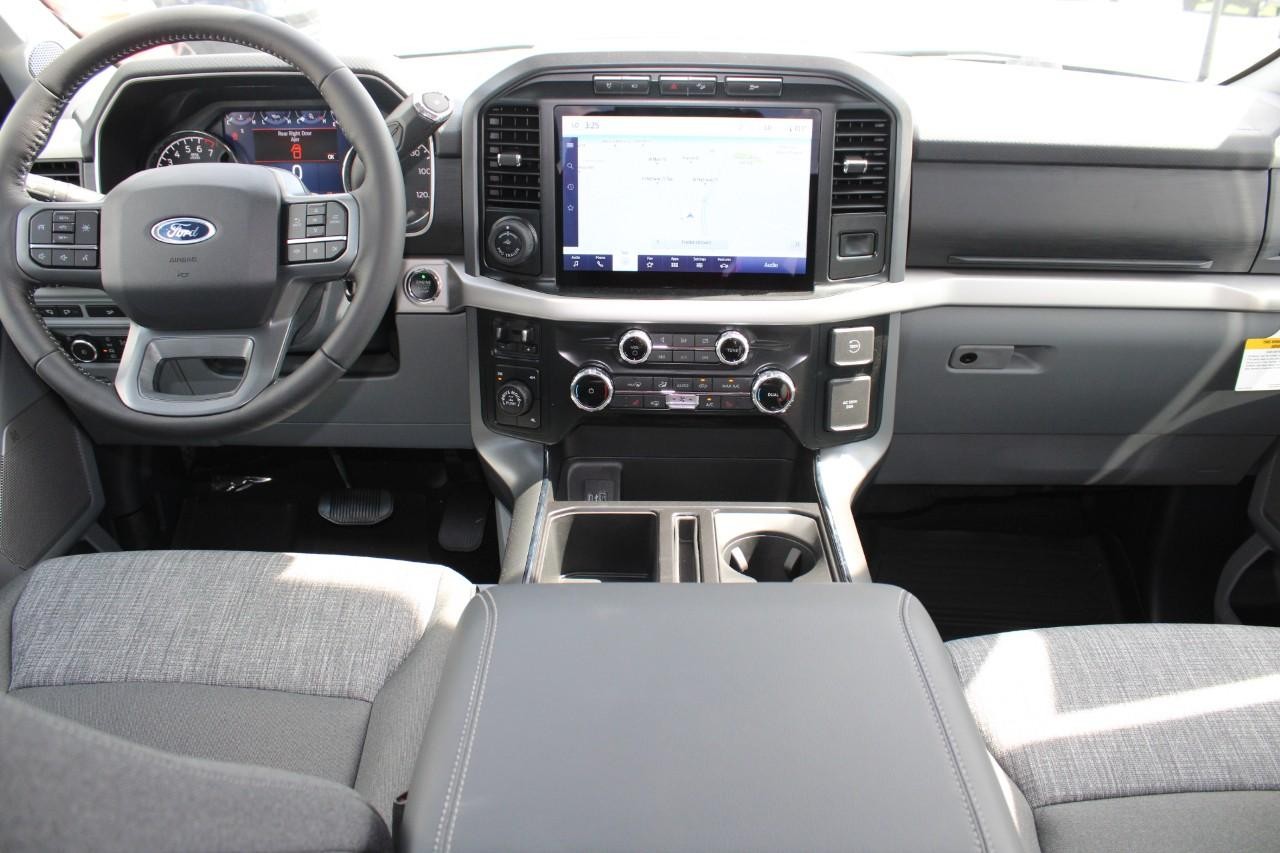 2022 Oxford White Ford F-150 XLT 4X4 Truck