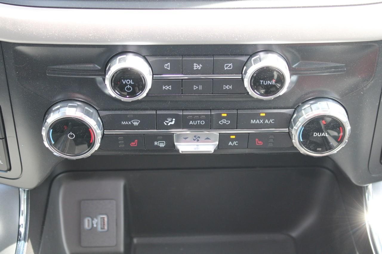2022 Oxford White Ford F-150 XLT 4X4 Truck