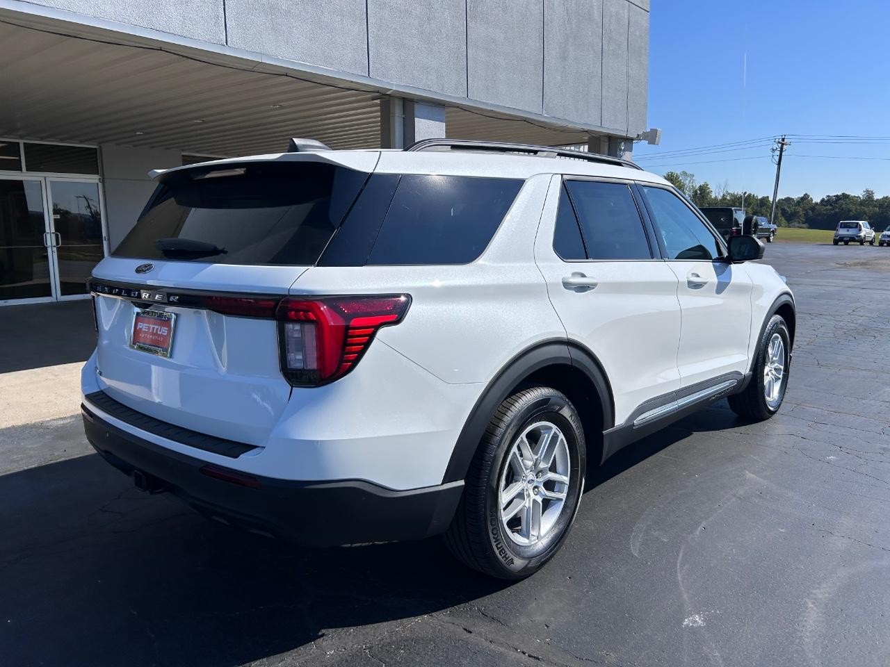 2025 Star White Metallic Tri-Coat Ford Explorer Active RWD SUV