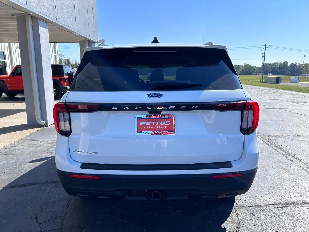 2025 Star White Metallic Tri-Coat Ford Explorer Active RWD SUV