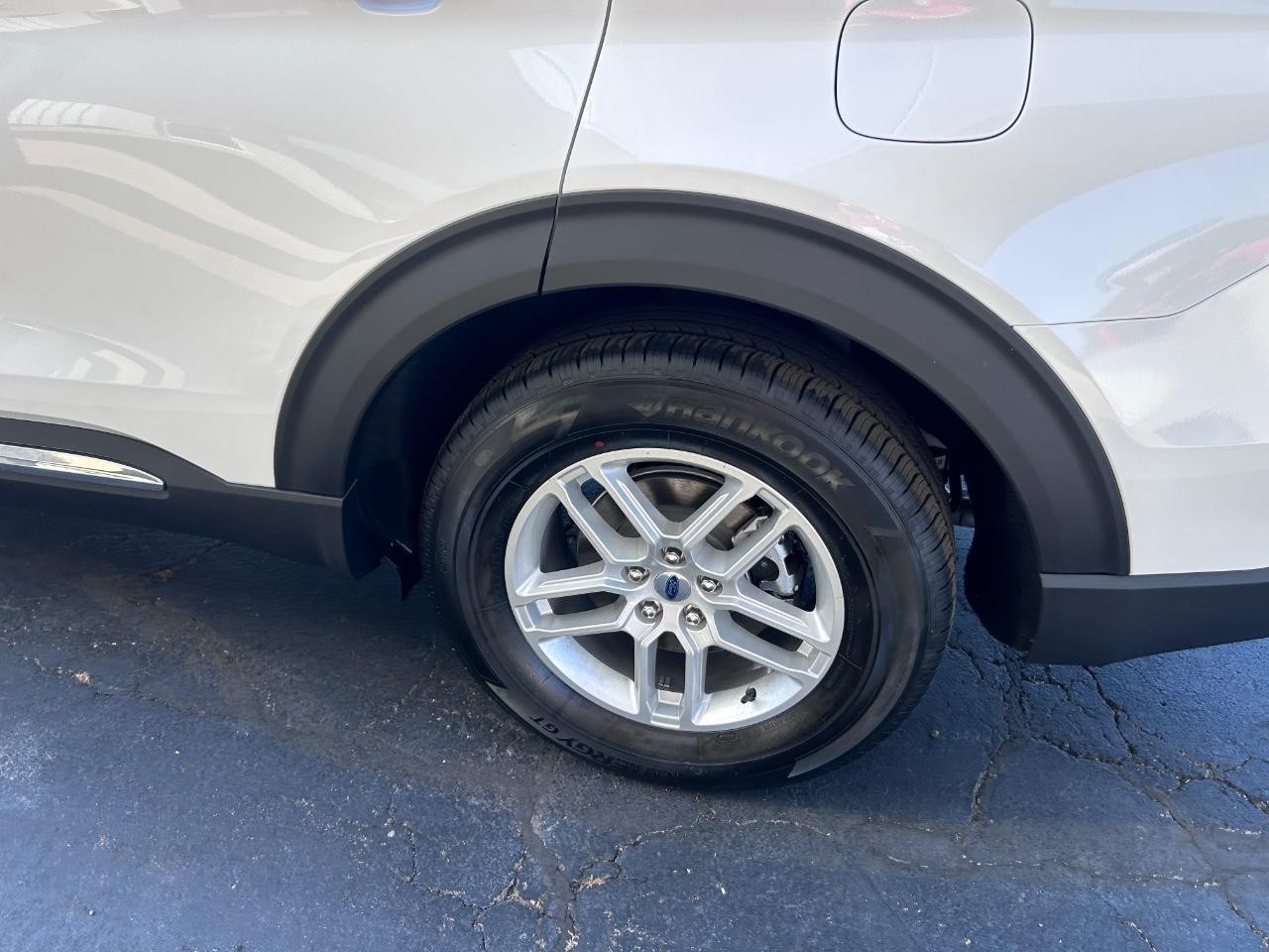 2025 Star White Metallic Tri-Coat Ford Explorer Active RWD SUV